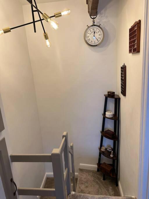Quaint 1 Bedroom Cottage In Pudsey, Leeds 外观 照片