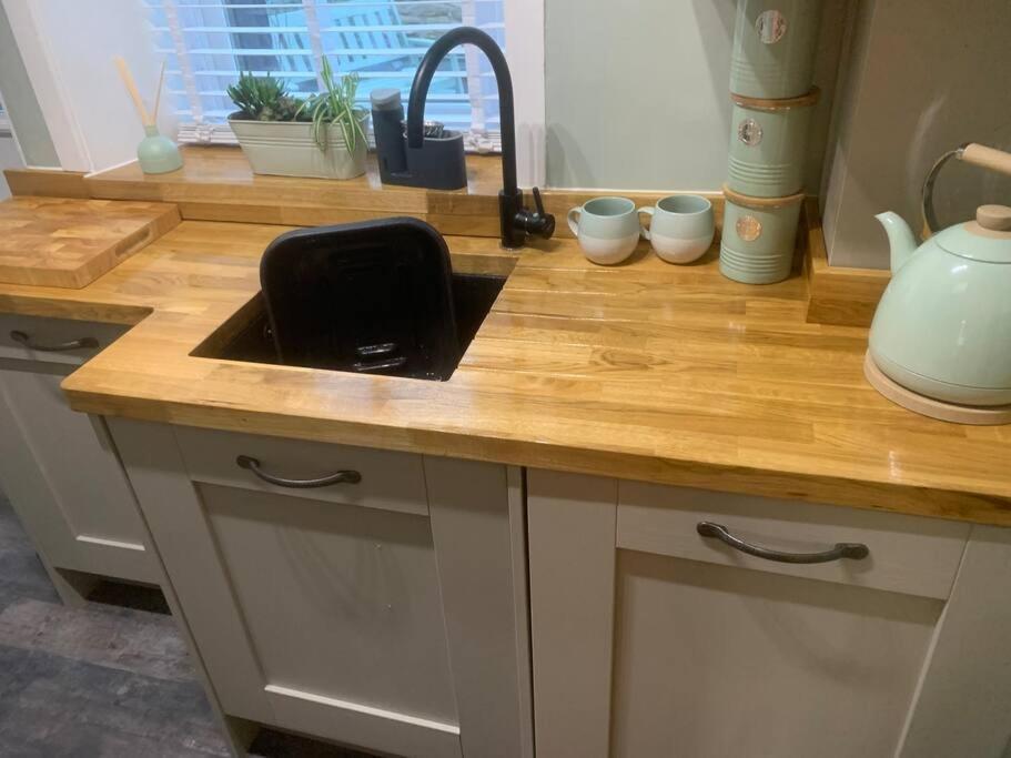 Quaint 1 Bedroom Cottage In Pudsey, Leeds 外观 照片
